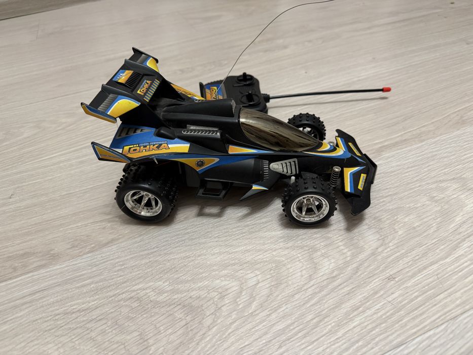 Машинка гонка на радиоуправлении