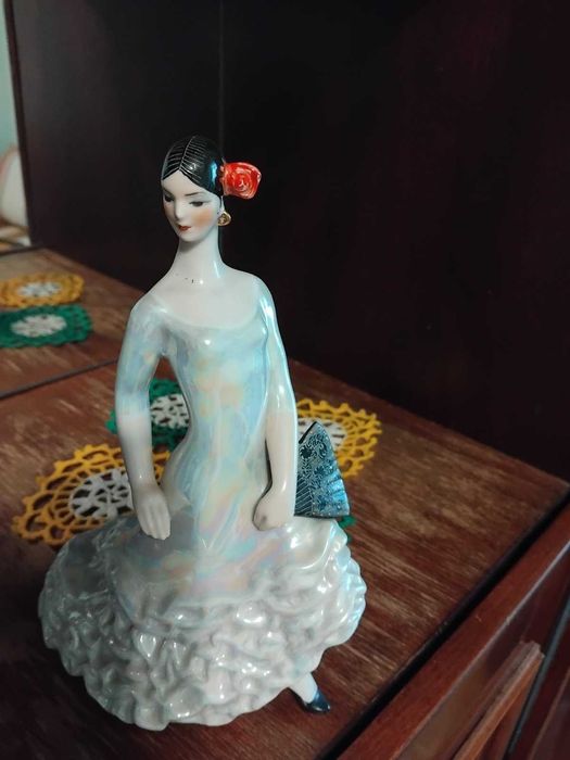 Антиквартна порцелянова статуетка Кармен