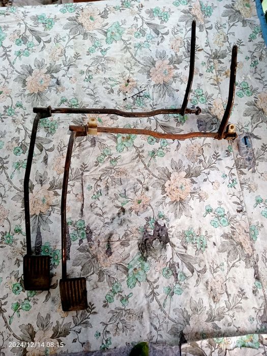 Педаль газа ВАЗ 01-07 и блок педалей ( сцепление и тормоз ВАЗ 01-07 ).