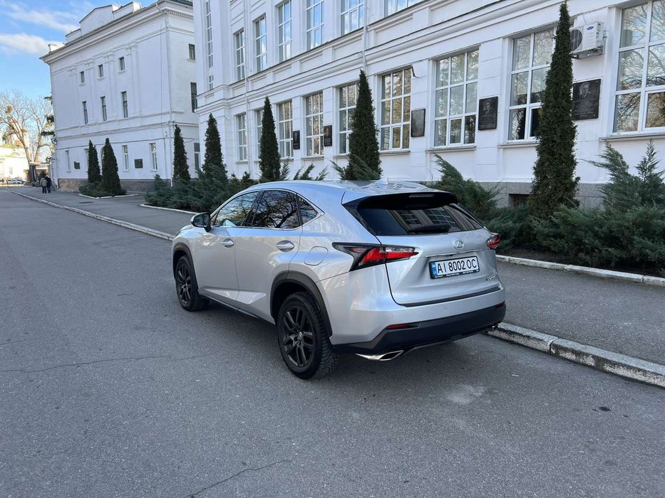 Продаю Lexus NX 200
