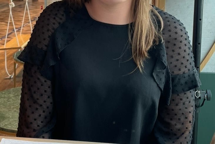 Czarna koszula elegancka z ozdobnymi rękawami Wallis