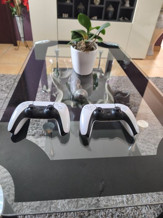 PS5 perfeitas condições com 2 comandos