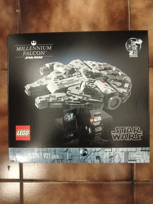 Lego Millennium Falcon e Robot R2 D2 - STAR WARS fechado origem - NOVO