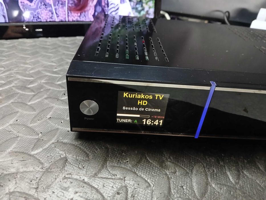 Receptor Box TV Satélite + Terrestre + Cabo - GigaBlue HD 800 UE PLUS - como novo!