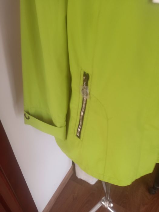 Вітровка  жіноча фабрічна.