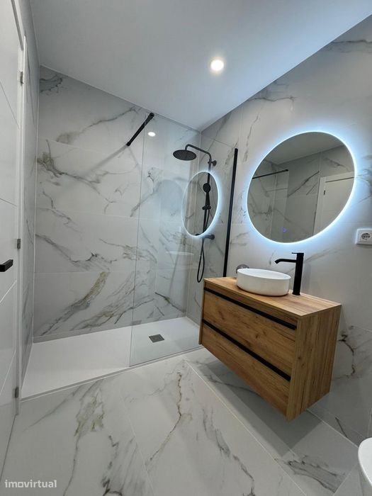 Fantástico Apartamento T2 Totalmente Remodelado com Parqueamento