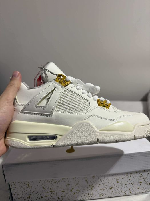 Air Jordan 4 Retro kremowe