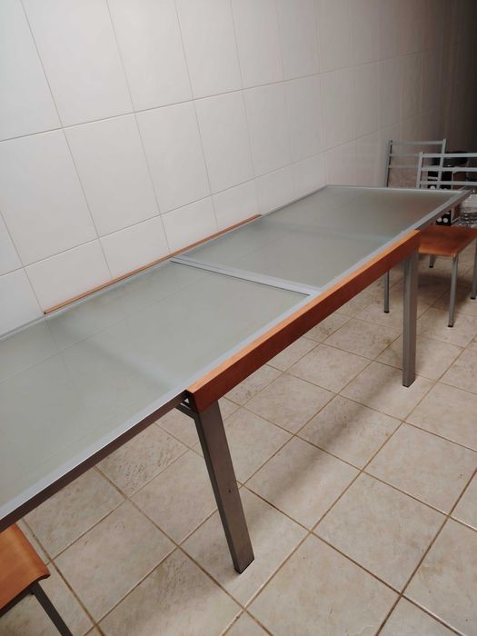 Mesa cozinha extensível + 4cadeiras