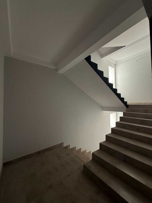 Продаж видової 3кім квартири біля озера, переоформлення в подарунок_AI