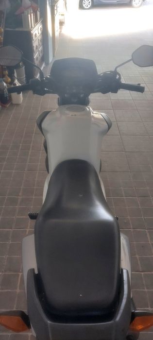 Mota 125 impecável