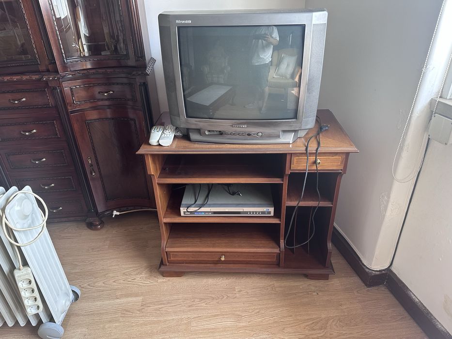 Moveis de sala, quarto, candeeiros, fogao e frigorifico