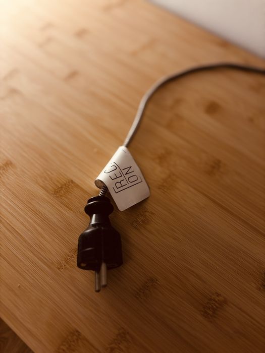 Wyjątkowa lampa stołowa REC.ON – z części samochodowych, nowa!