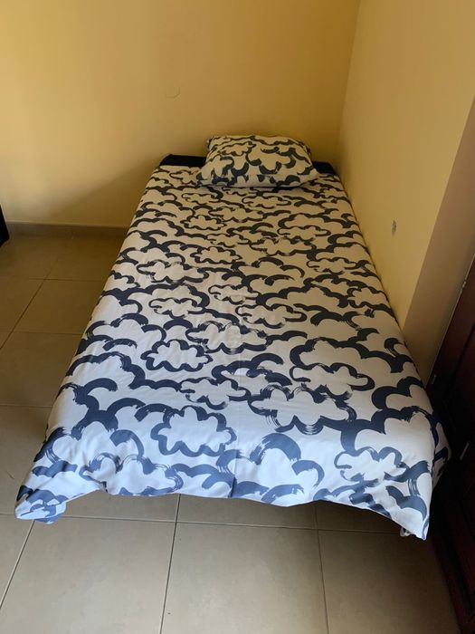 Cama de solteiro com colchão