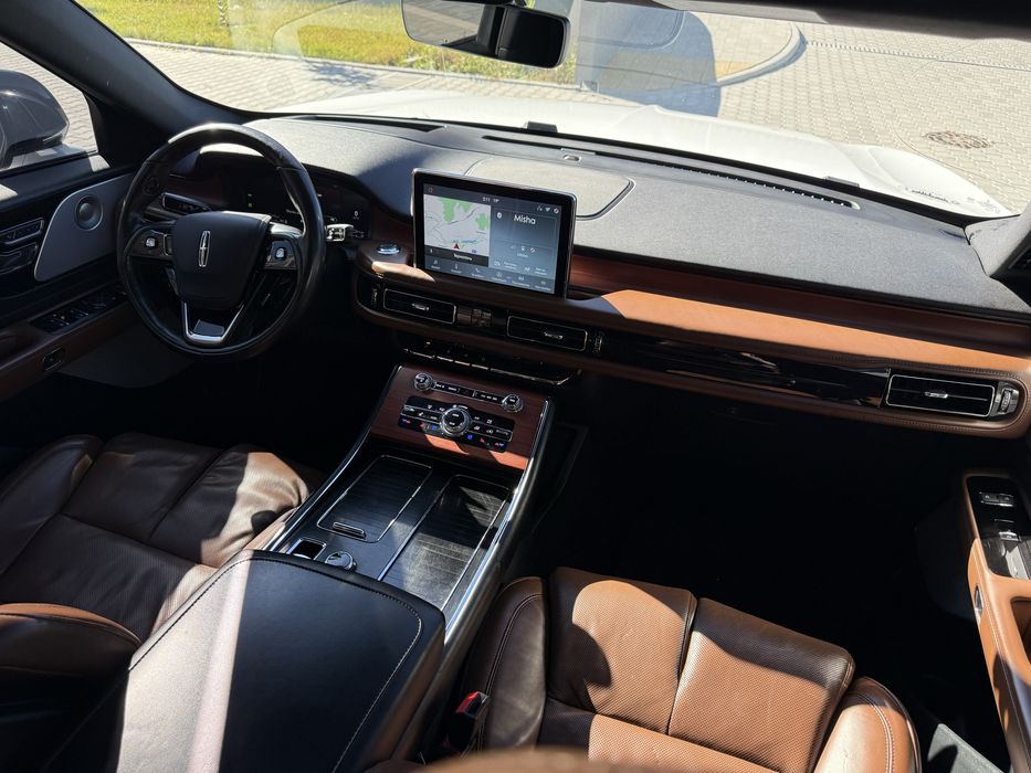 Продаю плагін-гібрид Lincoln Aviator