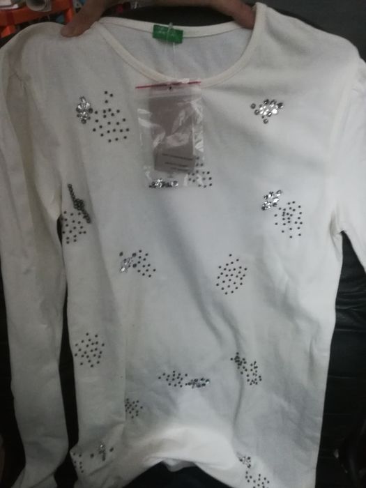 Benetton sweatshirt nova, com etiqueta