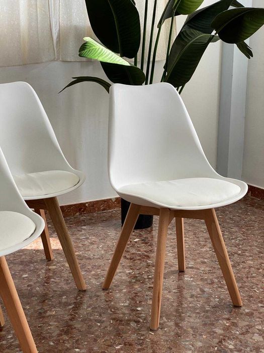 Saldos: Conjunto de 4 cadeiras nórdicas + portes de envio por 123 €
