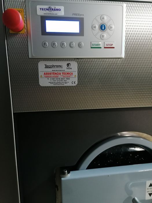 Máquina de lavar roupa industrial / self service lares e Residências