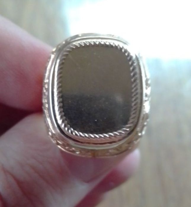 Перстень. Кольцо. Печатка из золота: 585 пробы.