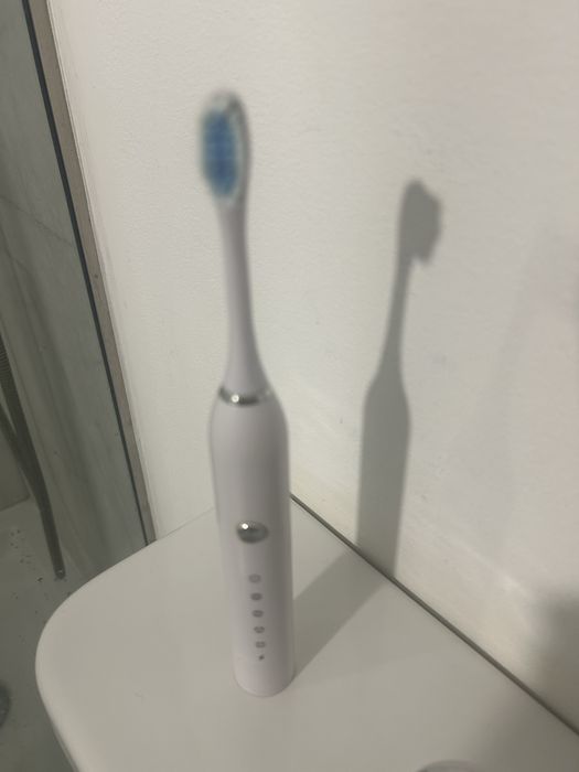 Escova eletrica USB nova com 5 recargas de substituição