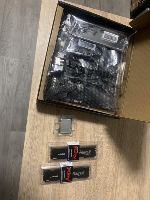 Новий комплект  Gigabyte H610m+ core i5 12400f+ 32Gb HyperX