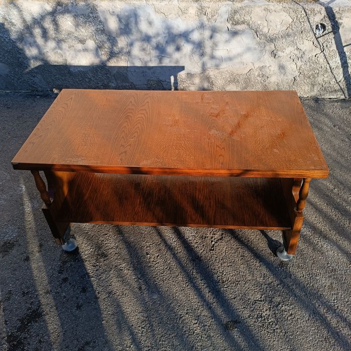 Журнальний столик