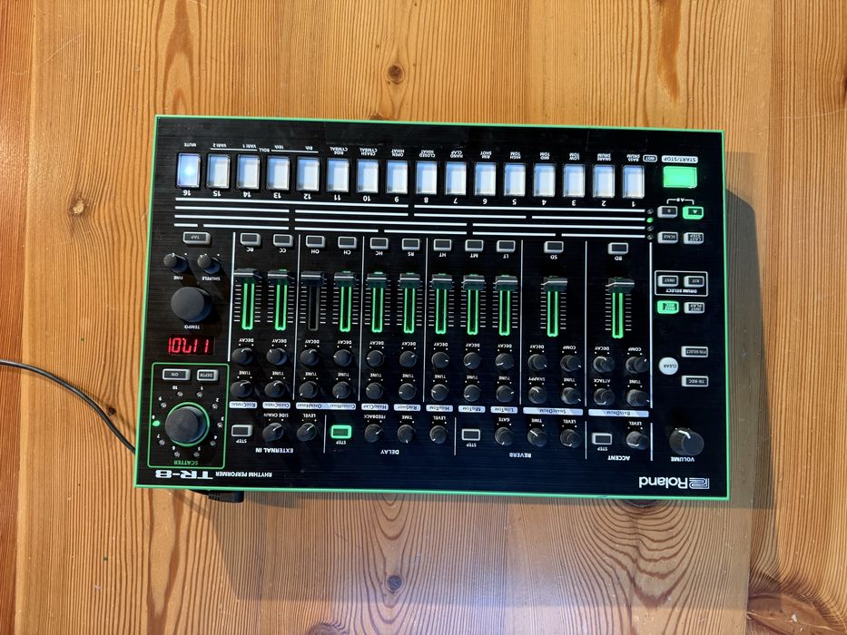 Roland Tr-8 com expansão 7x7