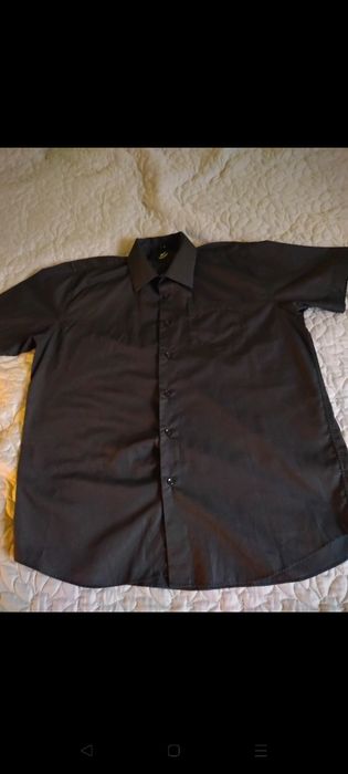 Czarna męska koszula z krótkim rękawem rozmiar 43/44.