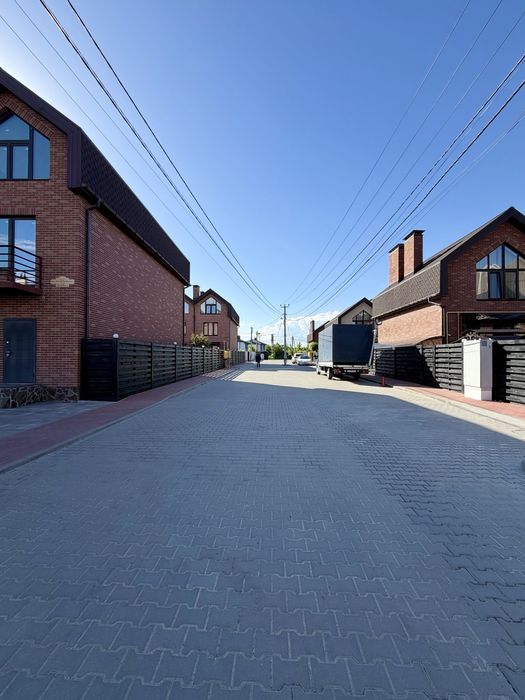Без комісіі. Таунхаус трьохповерховий 124m2 єОселя Ходосівка Лісники Обухівський район Мануфактура, МегаМаркет, всі комунікаціі газ