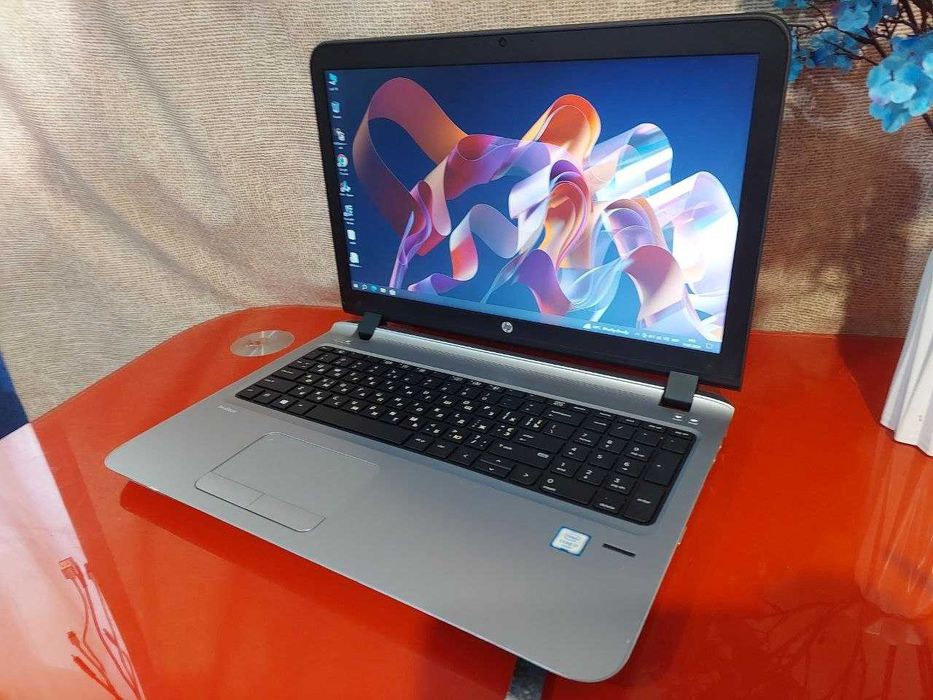 Ноутбук FULL HD IPS / i7-6300U/8 GB DDR4/SSD 256Gb