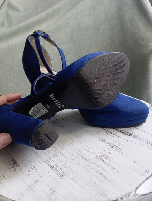 Zamszowe niebieskie buty damskie