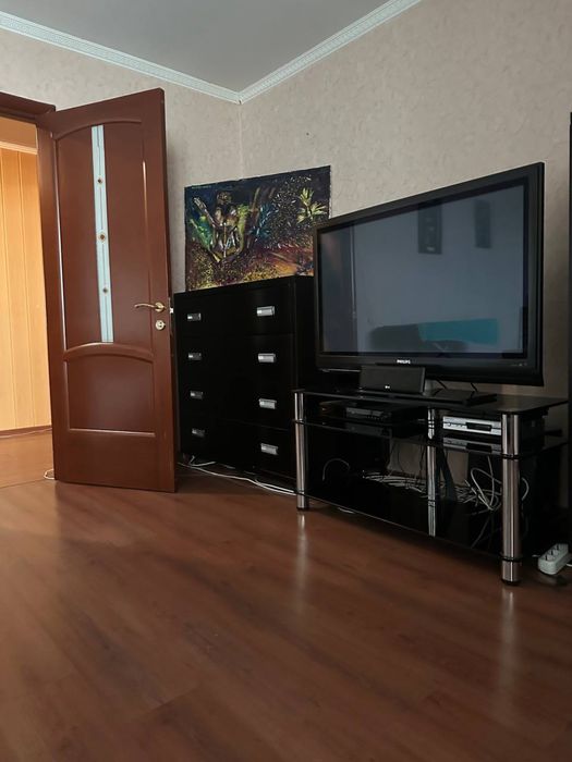 Оренда просторої двокімнатної каартири в новому будинку, Різдвяна