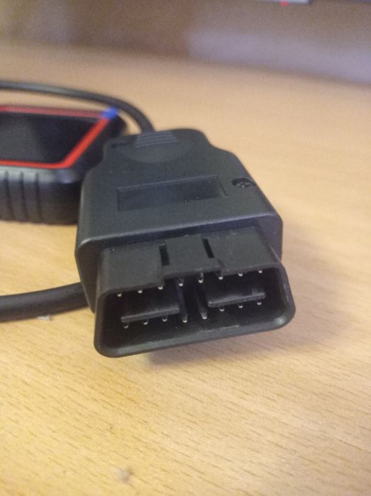 Сканер OBD2 V519 — новий, з екраном!
