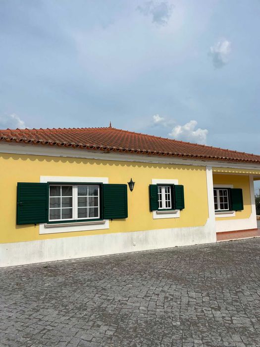 Moradia unifamiliar com terreno