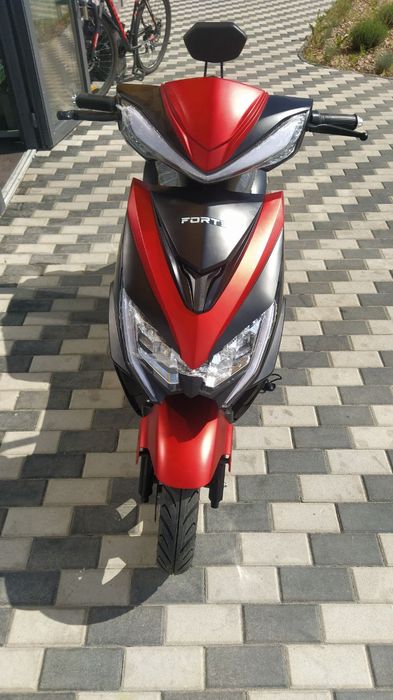 Електроскутер FORTE LEON