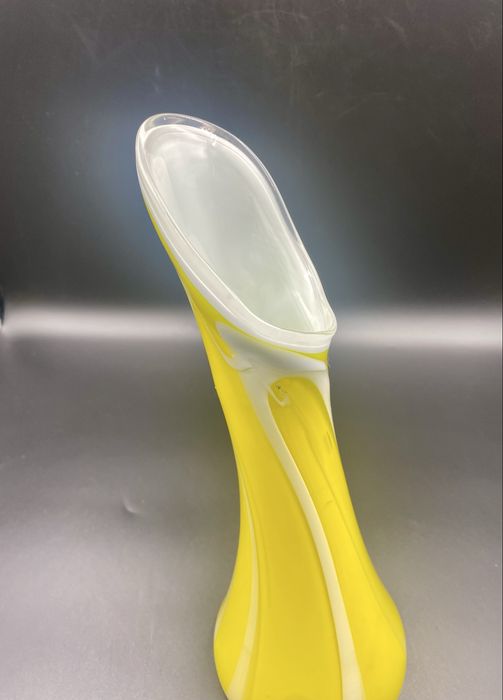 Unikatowy stary wazon z kaczym dziobem