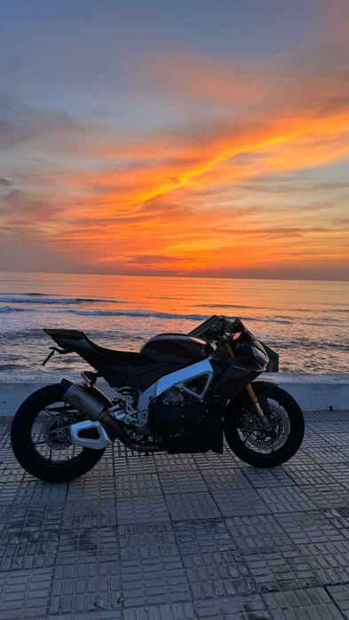 Aprilia Tuono Factory