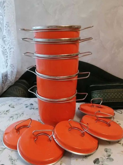 Набор эмалированных кастрюль СССР