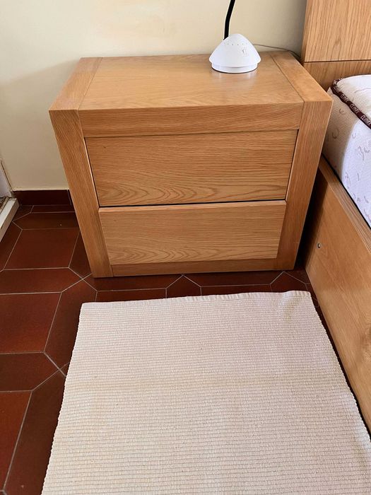 Cama de Casal usada 2mx2m incl. colchões, gavetas e mesas de cabeceira