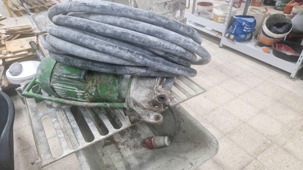 Maquina para reboco e estuque projetado