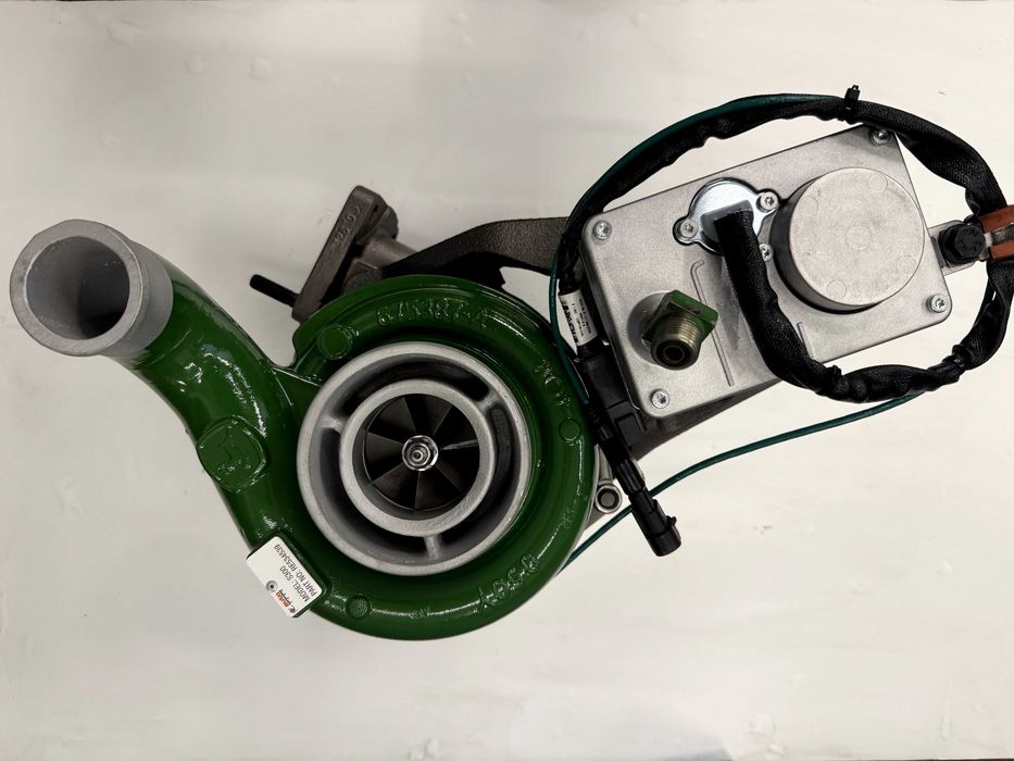 Turbosprężarka John Deere 7630 7730 4730 4830 7830 7930 Claas 617,657 Z NOWYM actuatorem