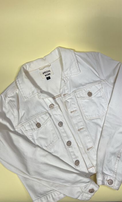 Піджаки джинсові в гарному стані.