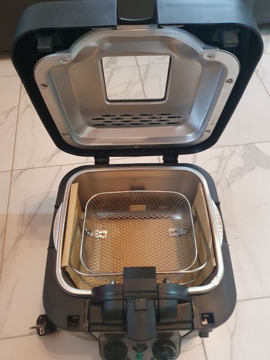 Продається нимецка  фритюрниця  в дужє гарному стані