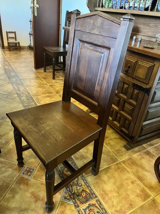 Conjunto mesa com cadeiras em madeira