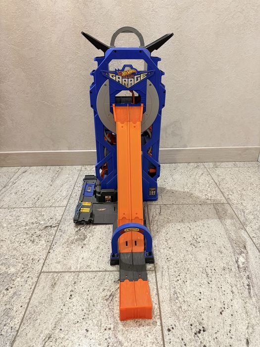 Hot Wheels garaż wieża z windą