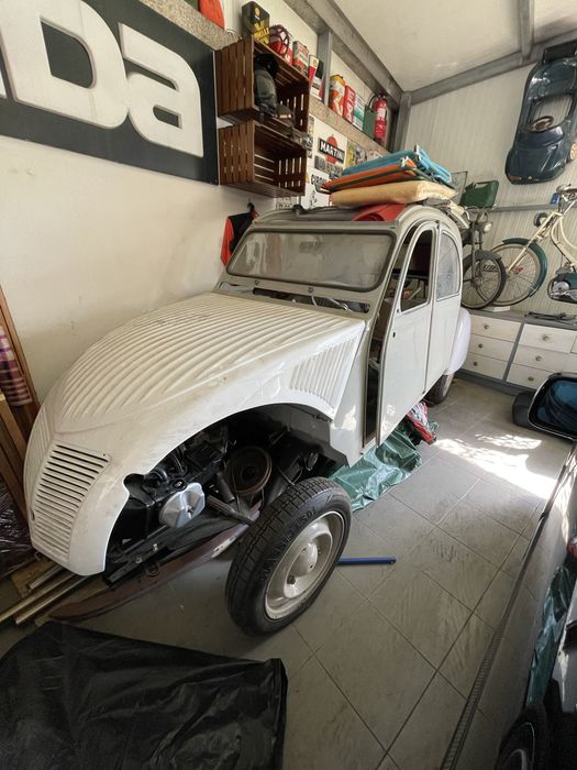 Citroen 2cv em fase de restauro