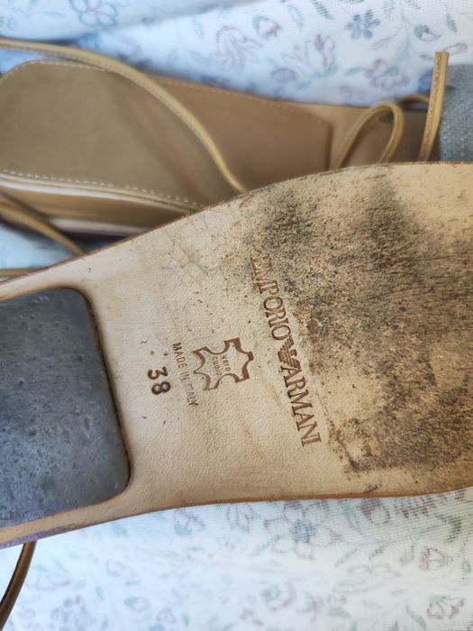 Armani beżowe sandałki wiązane rzymianki 38