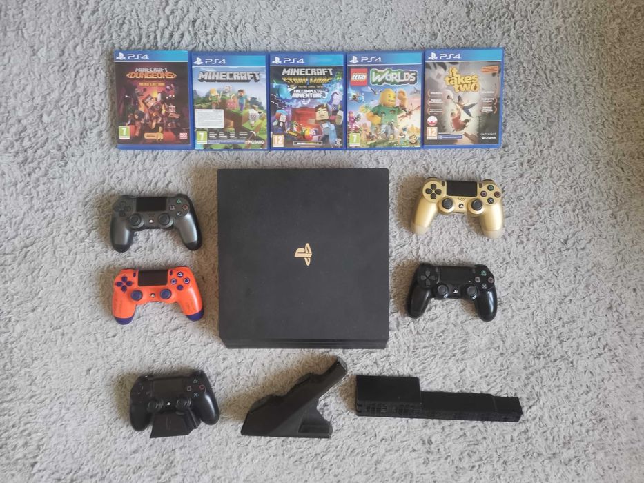 PS4 PRO + 4 Kontrolery
