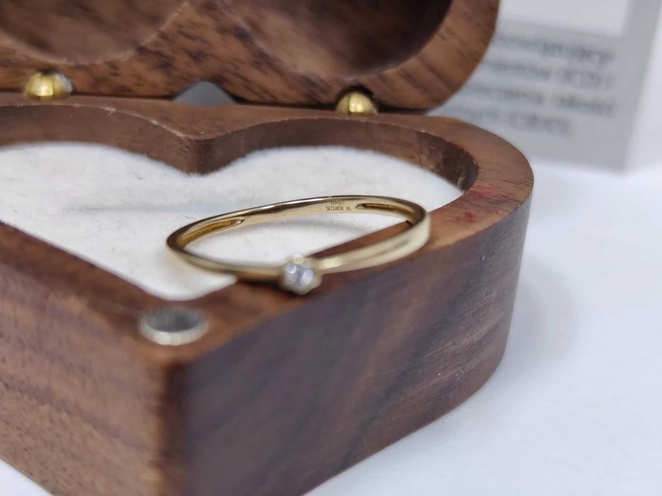 złoty pierścionek diament złoto 585 rozmiar 15 waga 0,87