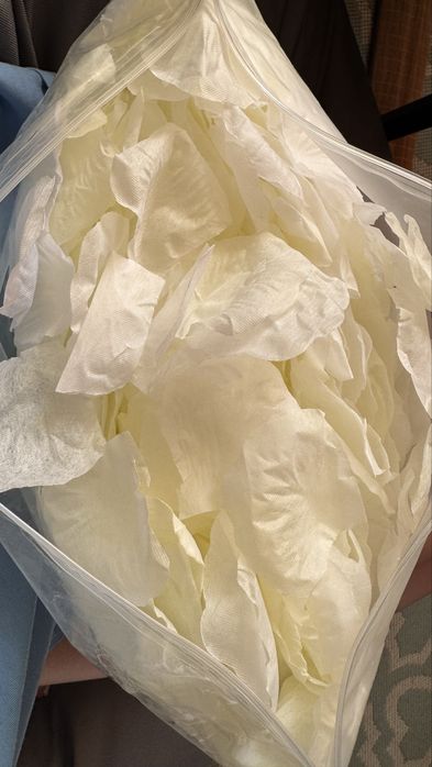 Штучні квіти - пелюстки троянд (штучні) для декору