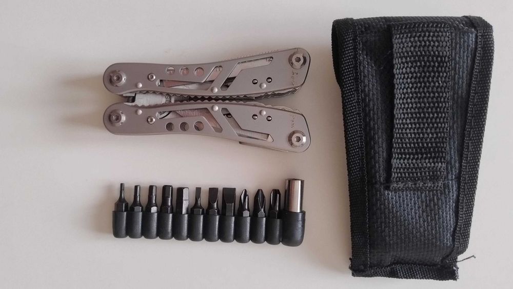 Narzędzie wielofunkcyjne typu multi-tool 13 w 1 + 11 bitów z etui